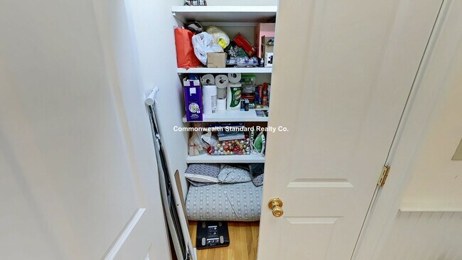 Building Photo - 27 Glenville Ave