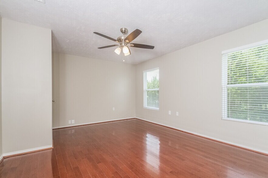 Building Photo - 5153 Sunsail Dr