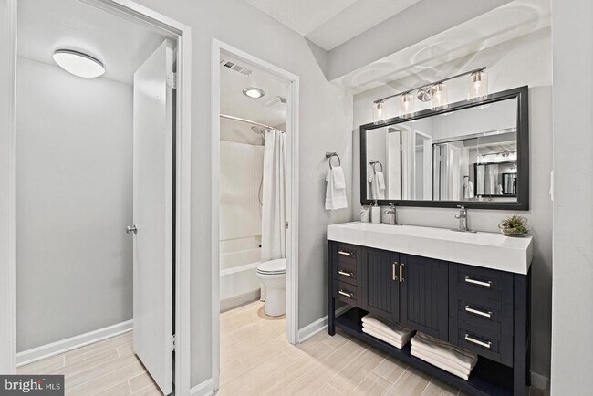 Building Photo - 8350 Greensboro Dr