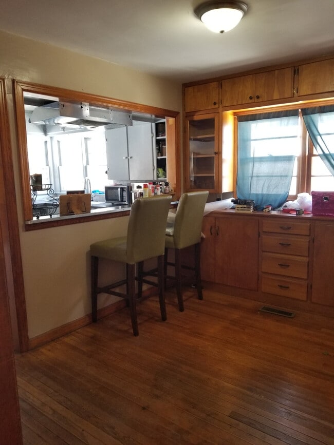 Building Photo - 836 W Knapp Ave