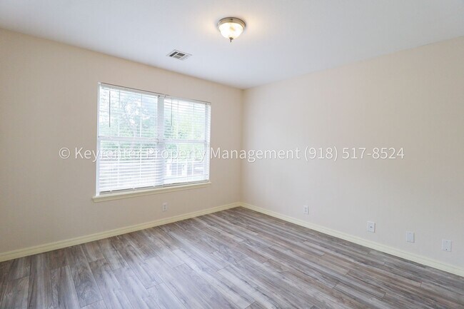 Building Photo - 4 Bed | 2 Bath in Broken Arrow!