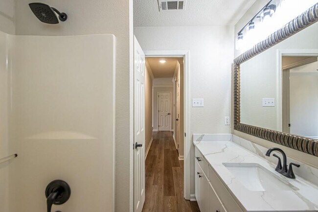 Building Photo - 23 Pamela Ln