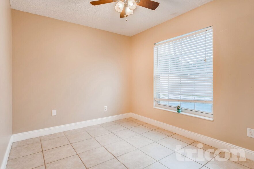 Building Photo - 1423 La Paloma Cir