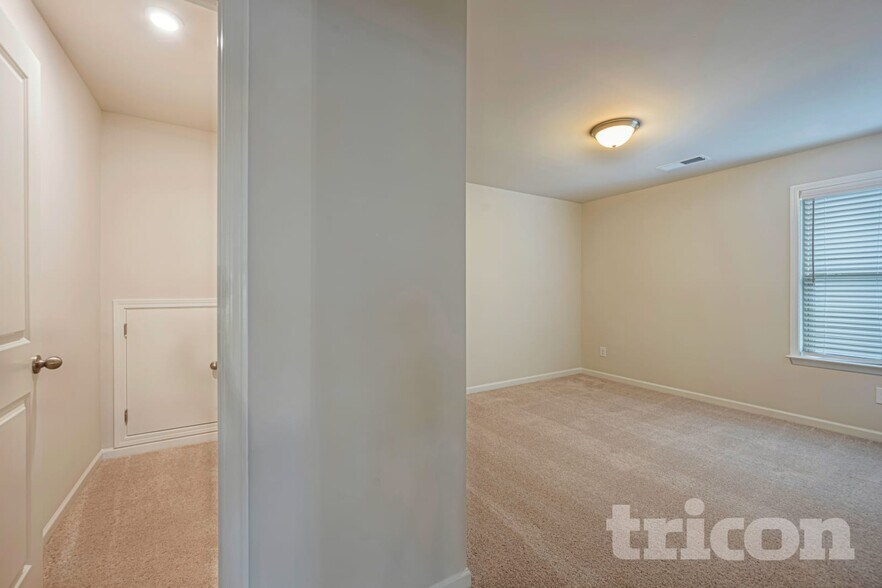 Building Photo - 317 Oxbow St