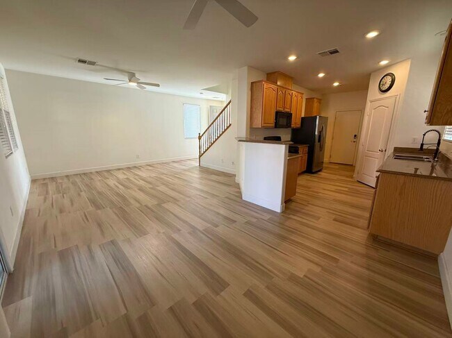 Building Photo - GORGEOUS 2-STORY HOME IN THE VISTAS