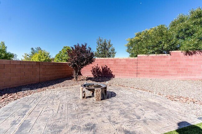Building Photo - 827 Mesa Roja Trail NE