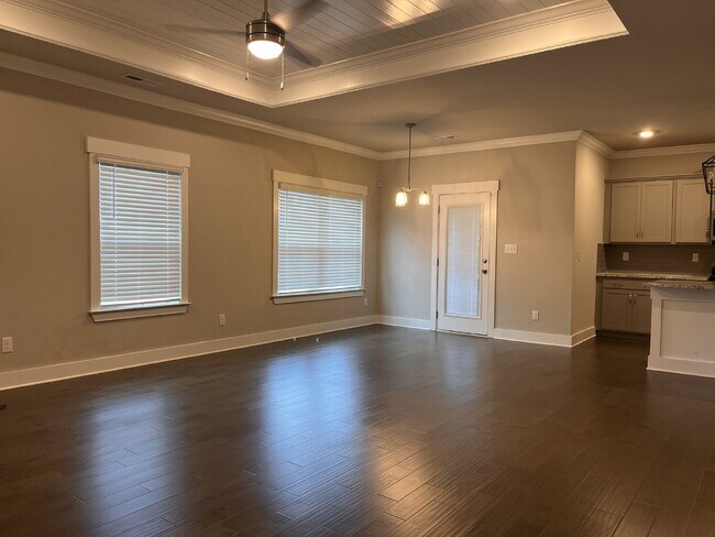 Building Photo - 14741 Greenleaf Dr