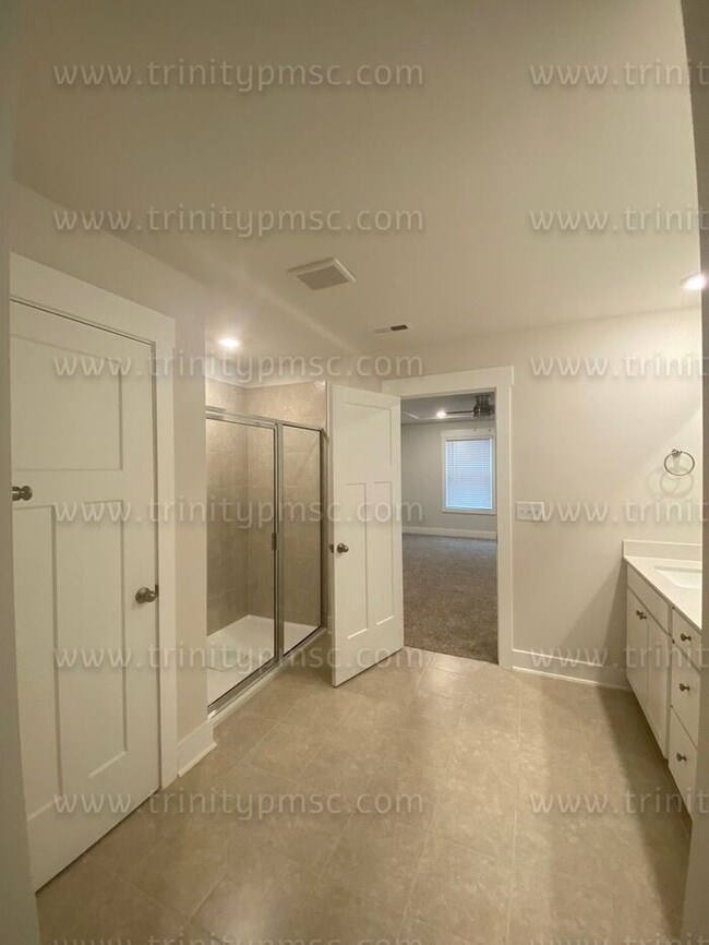 Building Photo - Gorgeous 4/2.5 waiting for you! -PRICE DROP-