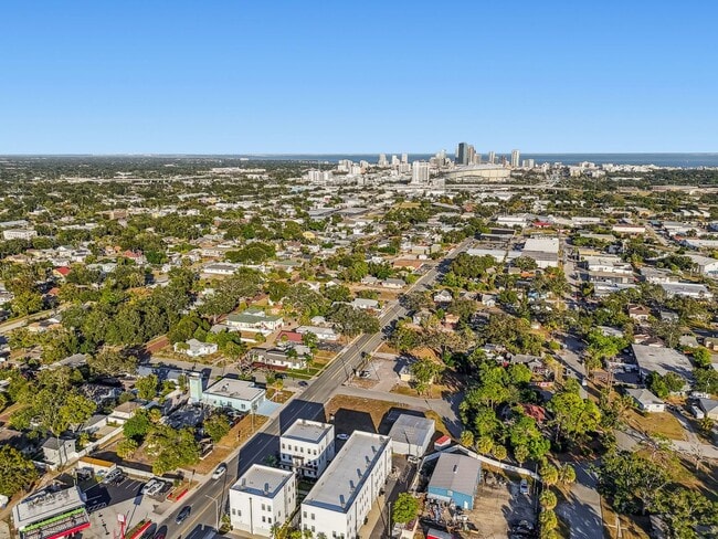 Building Photo - Modern Townhome For Lease in downtown St Pete and Warehouse Arts District