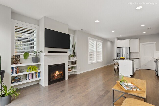 Building Photo - Bright and Modern Home Near Woodstock with...