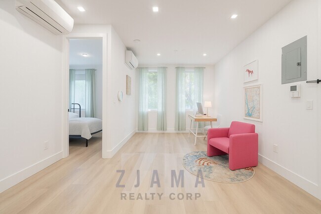 Primary Photo - 727 DeKalb Ave