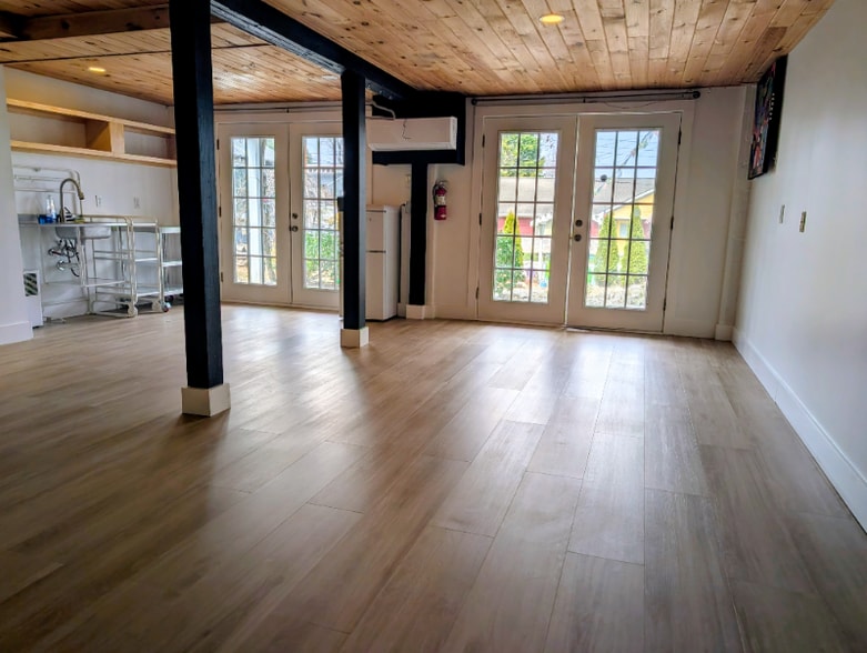 Building Photo - 306 Davis St