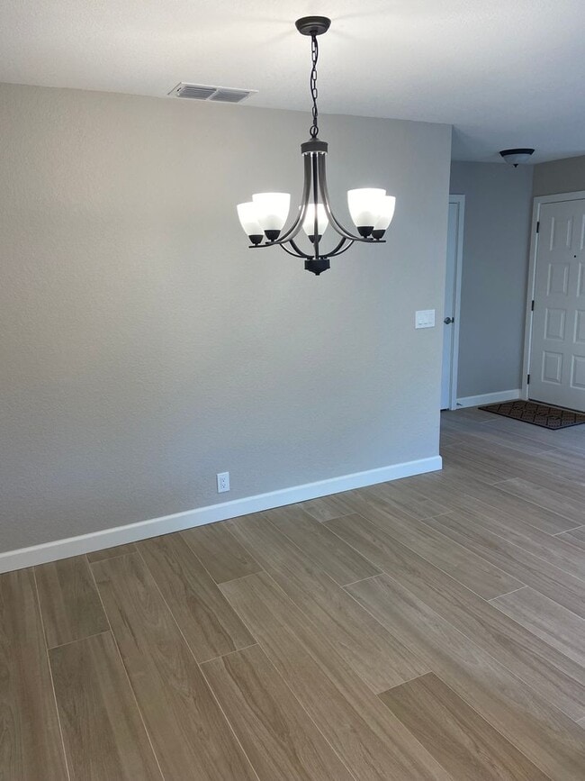 Building Photo - West Roseville - Remodeled 2 Bdrm, 1 Bath