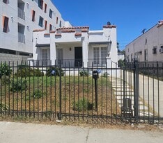 Building Photo - 1034 N Kenmore Ave