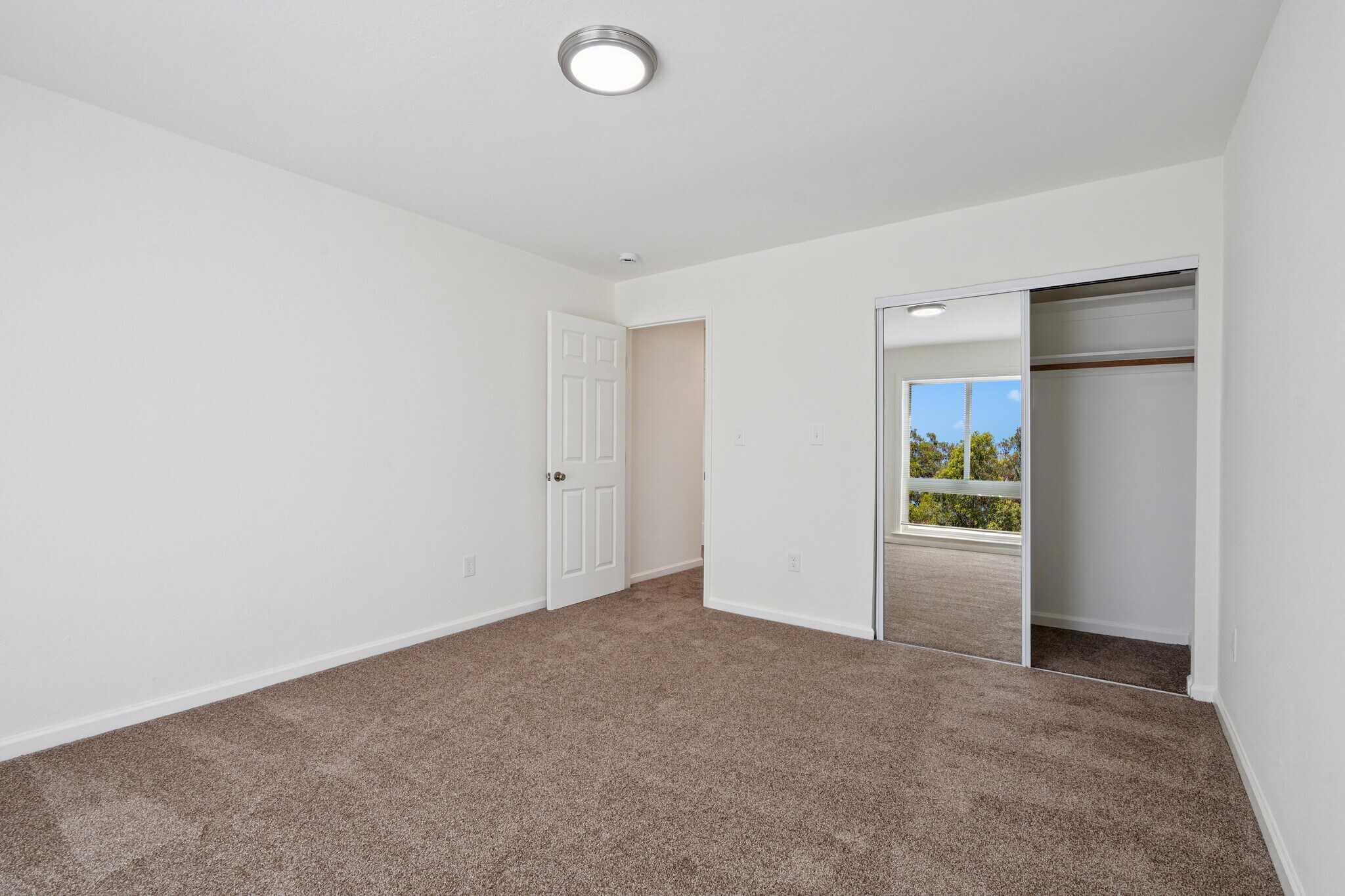 Building Photo - 5541 Highland Ave