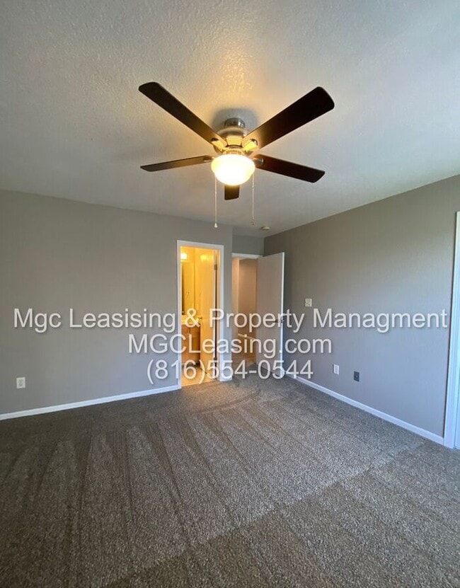 Building Photo - Superior Location in the heart of Blue Springs!