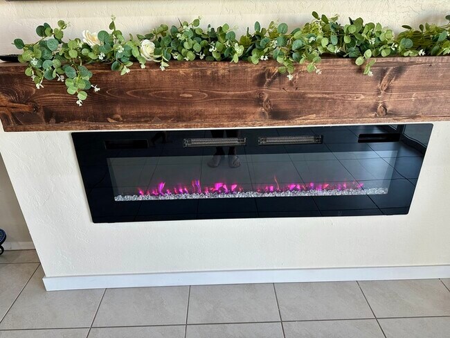 Building Photo - Fantastic Casa Vista home with 4 car garag...
