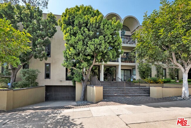 Building Photo - 11789 Montana Ave