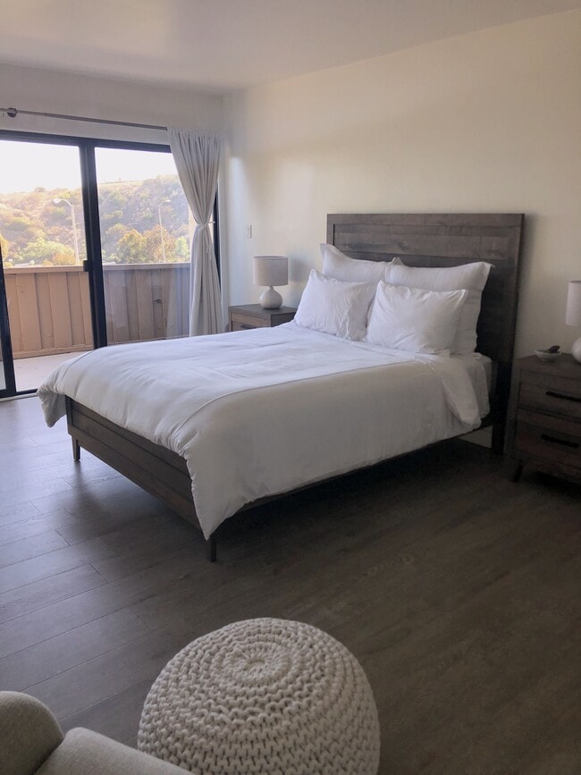 Building Photo - 23914 De Ville Way