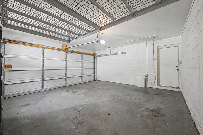 Building Photo - 3922 E Sahuaro Dr