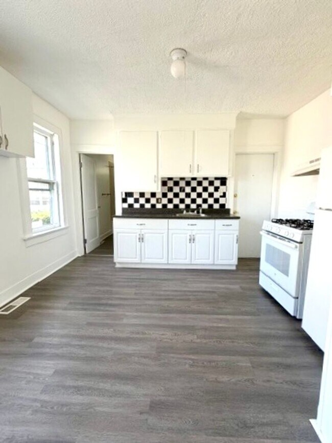 Building Photo - 119-121 Hobart Street