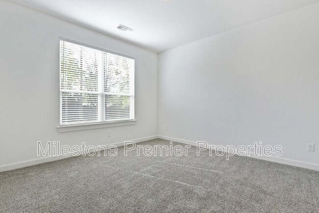 Building Photo - 718 W Texas St