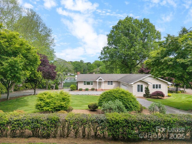 Building Photo - 173 Riverwood Rd