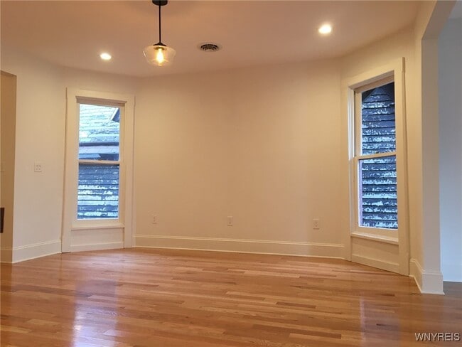 Building Photo - 332 Pennsylvania St