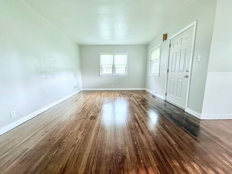 Living Room - 310 N Division St