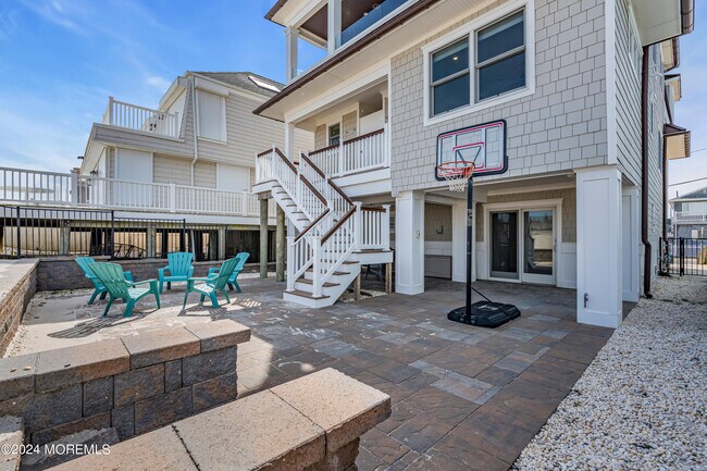 Building Photo - 3574 Ocean Terrace