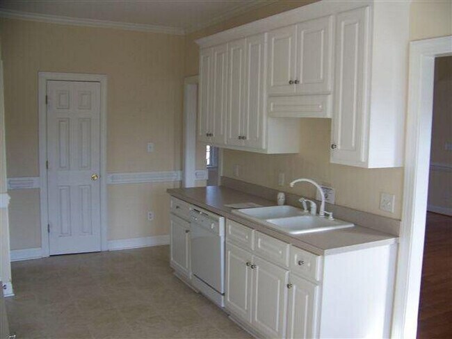 Building Photo - 3709 Stonehenge Ln W
