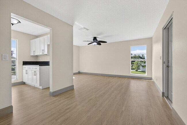 Building Photo - 727 Hummingbird Way