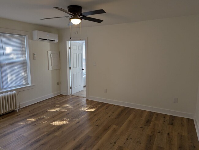 Building Photo - 712 Station Ave