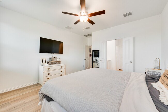 Building Photo - 14620 Serrano Ridge Rd