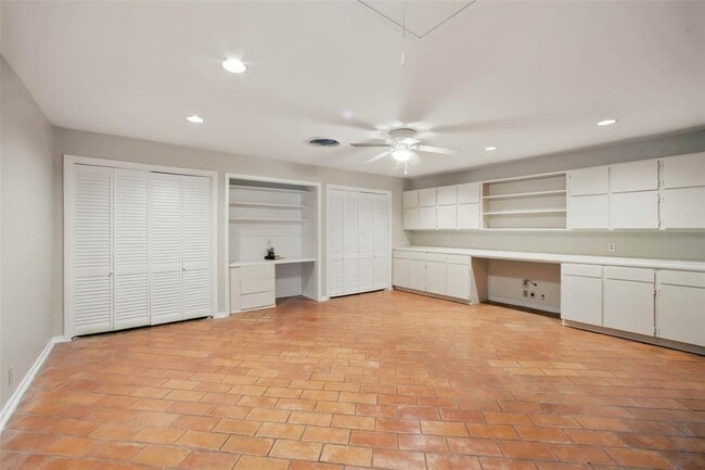 Building Photo - 10700 Beinhorn Rd
