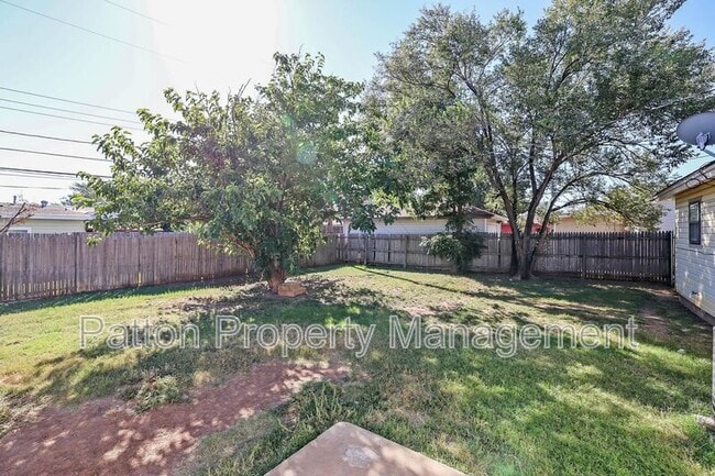 Building Photo - 5207 S Travis St
