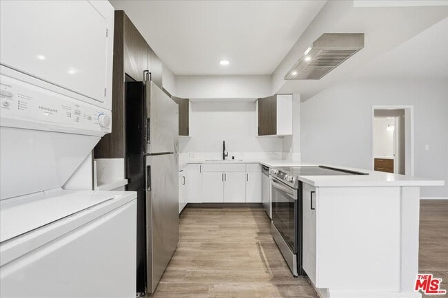 Building Photo - 3320 Pacific Ave