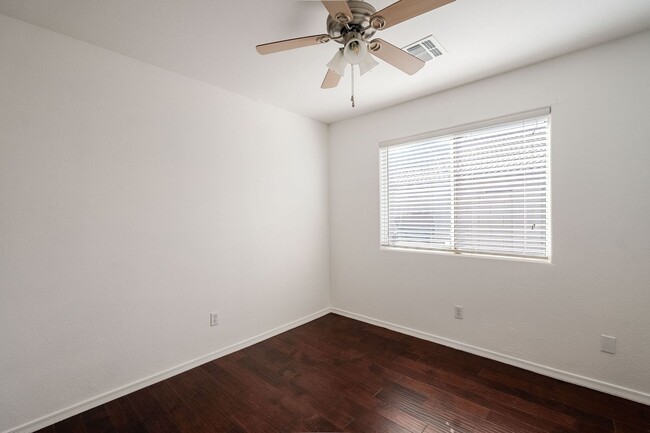 Building Photo - YEAR END MOVE IN SPECIAL!  NEWLY RENOVATED...