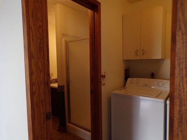 Building Photo - Light-Filled Home in Ideal Traverse City Neighborhood