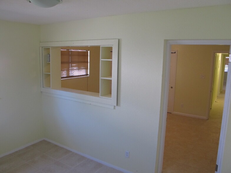 Building Photo - 407 Tyler Ave