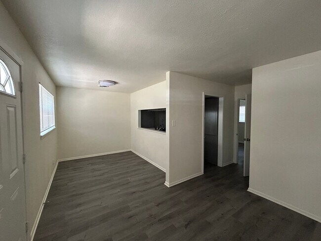 Building Photo - Ginder Properties1 (3601 Catalina Dr)