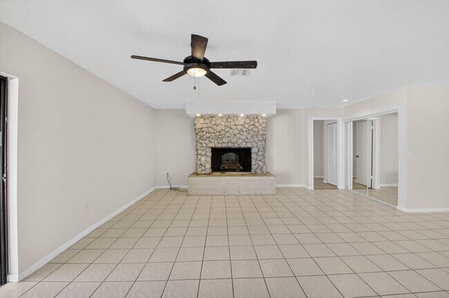 Building Photo - 10157 La Reina Rd