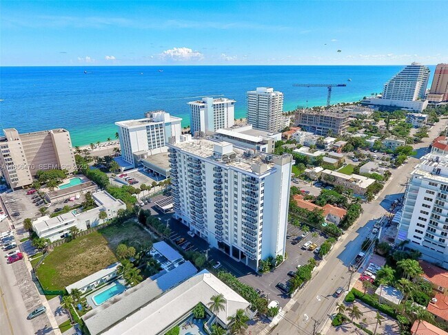 Building Photo - 336 N Birch Rd