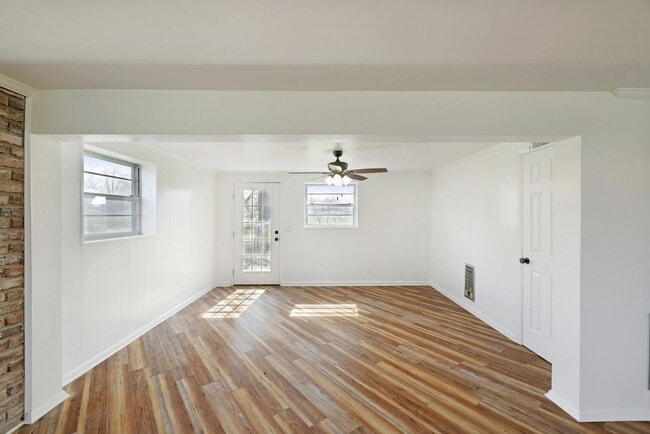 Building Photo - Lake Dock Waterfront Home