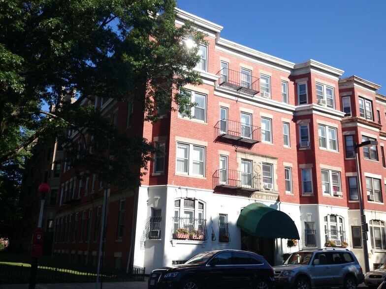 Building Photo - 146 Hemenway St