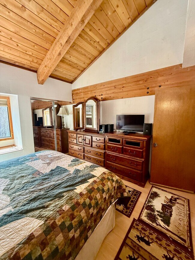 Building Photo - Fully Furnished 2BD/2BA Mountain Townhome | Cozy Pellet Stove | Parking Included