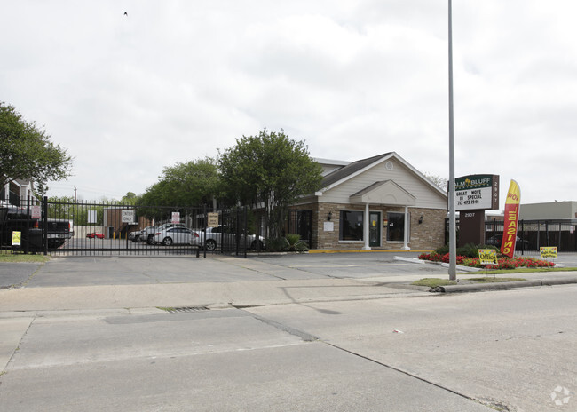 Primary Photo - Palm Bluff Apartments