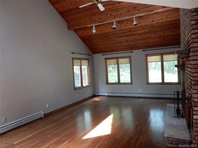 Building Photo - 104 County Rd 65
