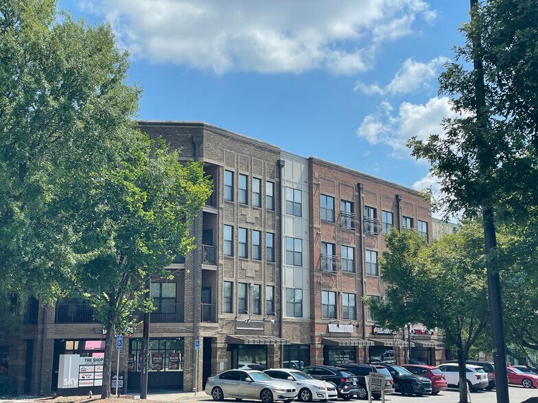 Building Photo - 898 Oak St SW