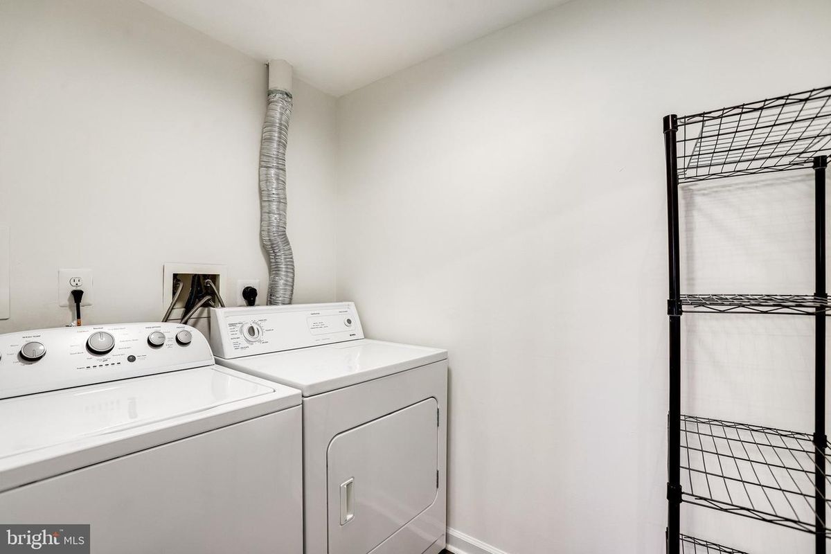 Building Photo - 15656 Three Otters Pl